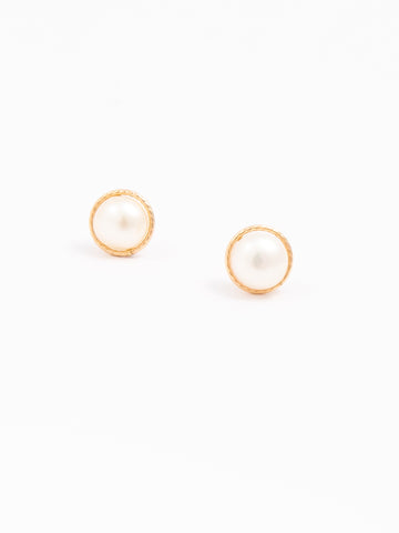 Classic Pearl with Yellow Gold Mounting