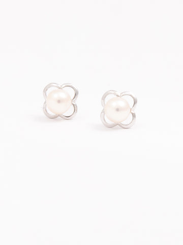 Classic Pearls with White Gold Flower Mounting