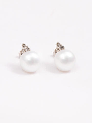 Medium Size Pearl With Diamonds On Top